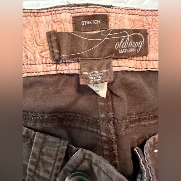225. Ladies Old Navy Maternity Vintage Brown Stretch Capri Pant - Picture 5 of 9